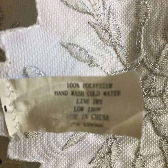 Christmas Holiday Table Runner Embroidered Snowflakes Cutwork Edges White/Silver - Picture 11 of 16